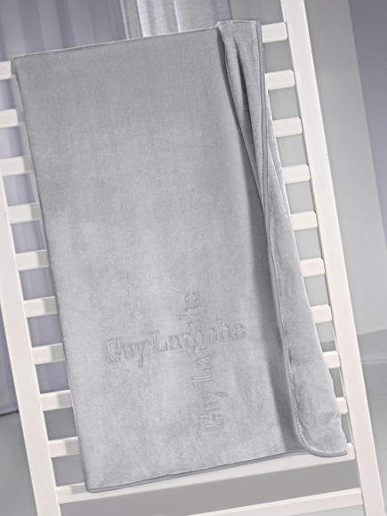 Εικόνα της Βελουτέ Bebe Κουβέρτα Logo Silver 110x140 Guy Laroche