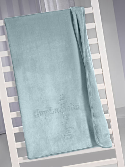 Εικόνα της Βελουτέ Bebe Κουβέρτα Logo Indigo 110x140 Guy Laroche