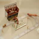 Εικόνα της LITTLE DUTCH. Βαλιτσάκι παιχνιδιού με πίστα αγώνων FSC