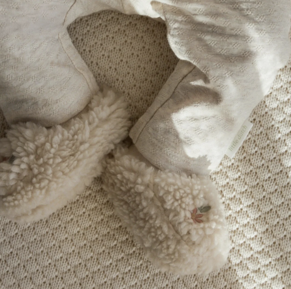 Εικόνα της Βρεφικά μποτάκια αγκαλιάς teddy Sand Flowers Νο 1 (0-3 μηνών)